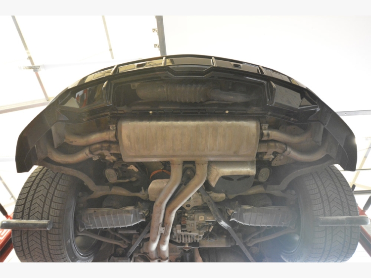 Central Rear Splitter (Vertical Bars) Lamborghini URUS Mk1