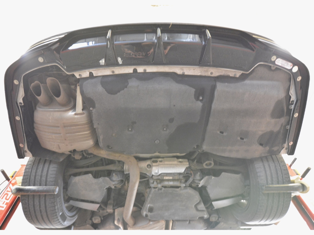 Central Rear Splitter (Vertical Bars) Audi A8 S-Line D5