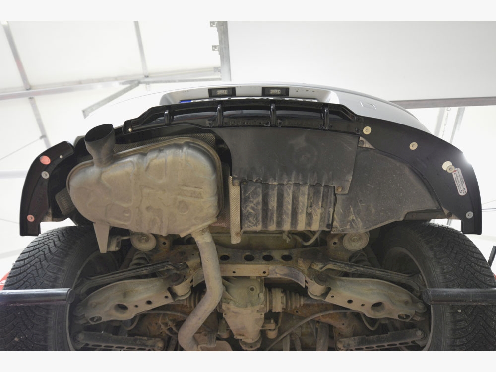 Central Rear Splitter (Vertical Bars) BMW 1 E81 Facelift