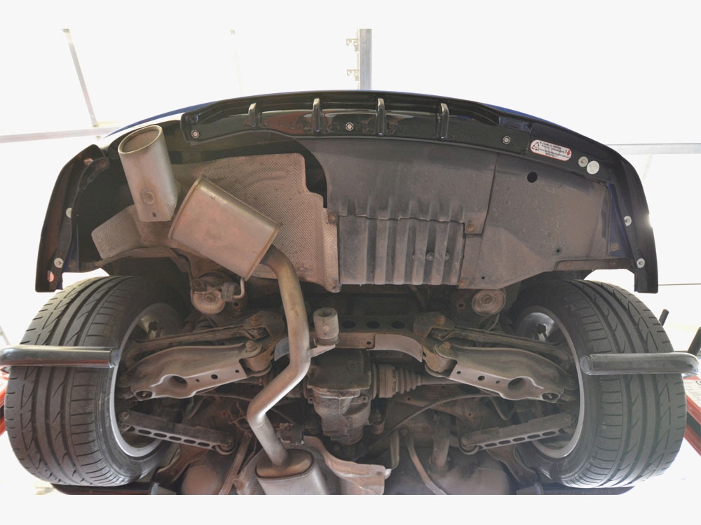 Central Rear Splitter (Vertical Bars) BMW 1 M-Pack E87 Facelift