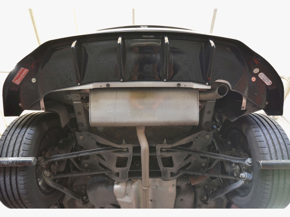 Central Rear Splitter (Vertical Bars) Jeep Compass Limited Mk2 Facelift