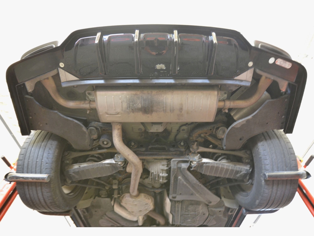 Central Rear Splitter (Vertical Bars) Audi Q7 Mk2