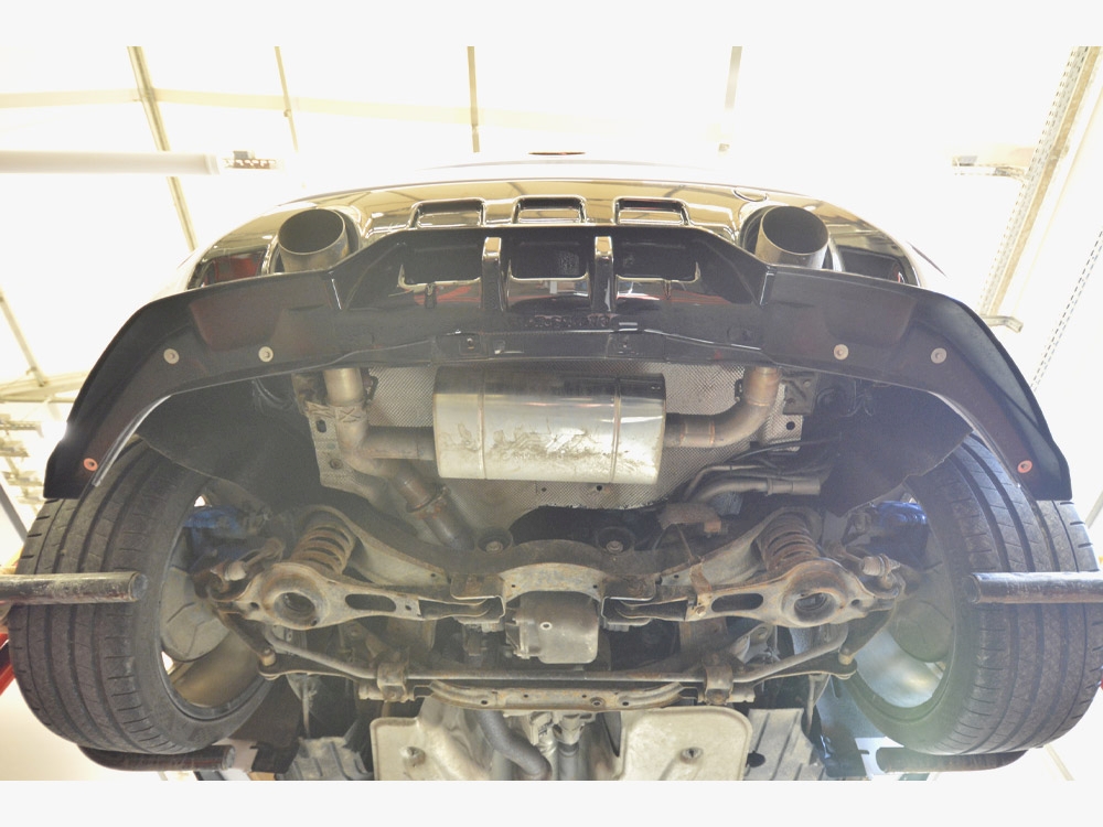 Central Rear Splitter (Vertical Bars) Ford Kuga ST Mk1