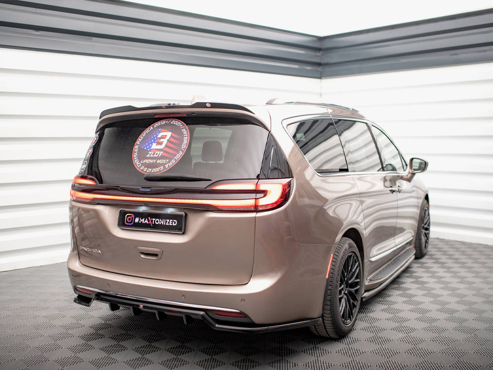 Central Rear Splitter (Vertical Bars) Chrysler Pacifica Mk 2 Maxton