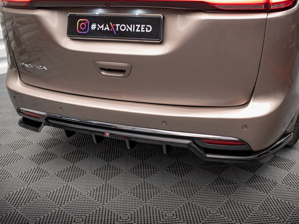 Central Rear Splitter (Vertical Bars) Chrysler Pacifica Mk 2 Maxton