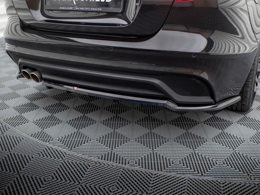 Central Rear Splitter (Vertical Bars) Jaguar XE X760 Facelift - 4 