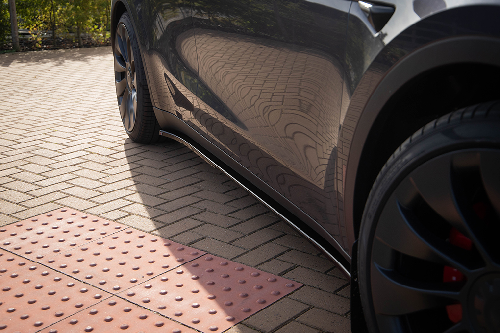 Tesla Model Y: Side Skirt Diffusers