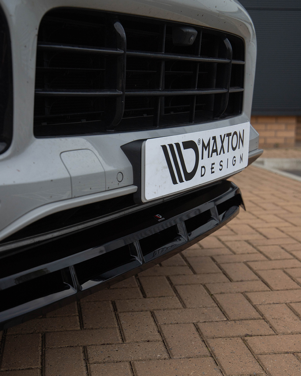 Maxton Design Front Splitter on a Porsche Cayenne