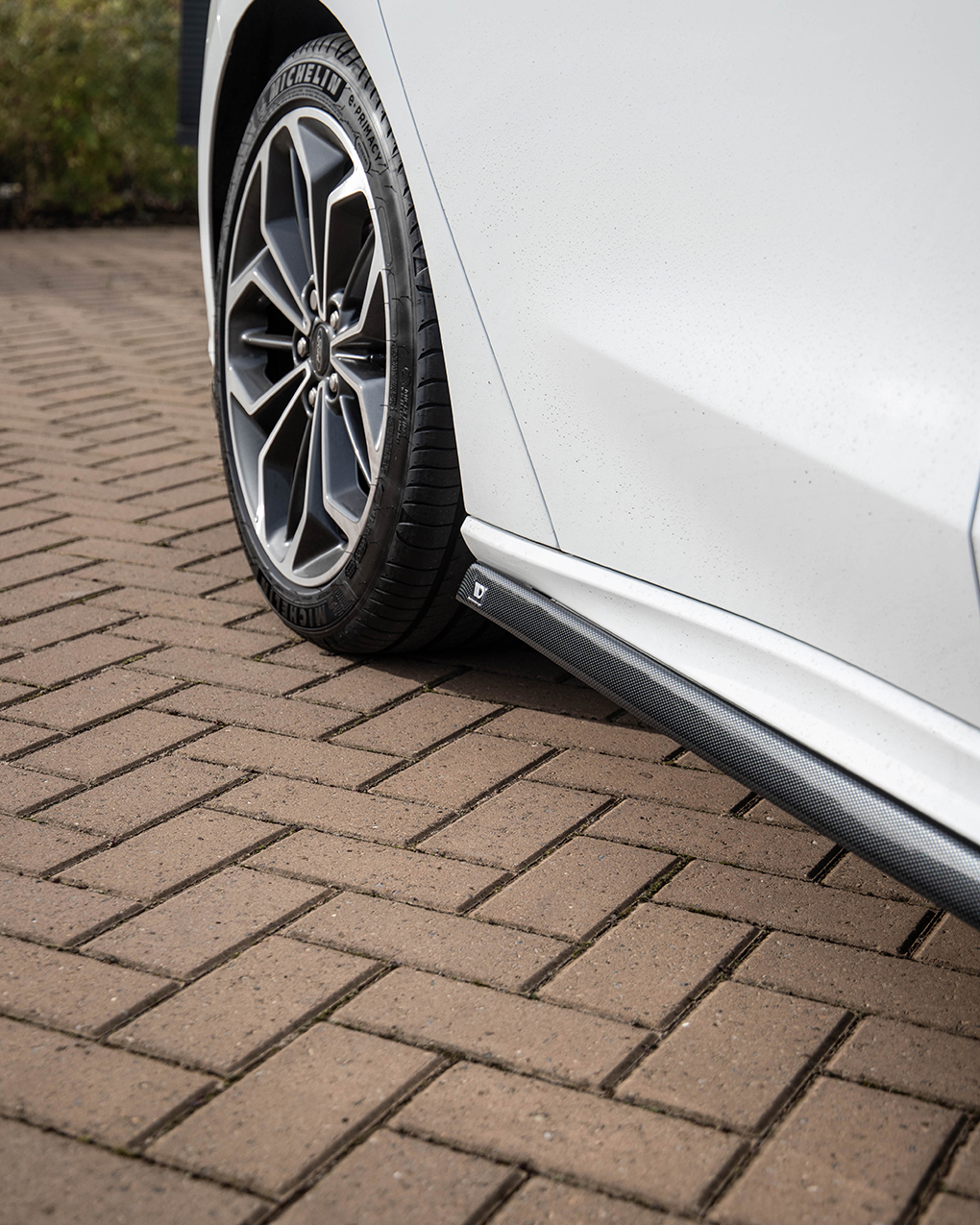 Ford Focus installed with Maxton Design side skirt diffusers
