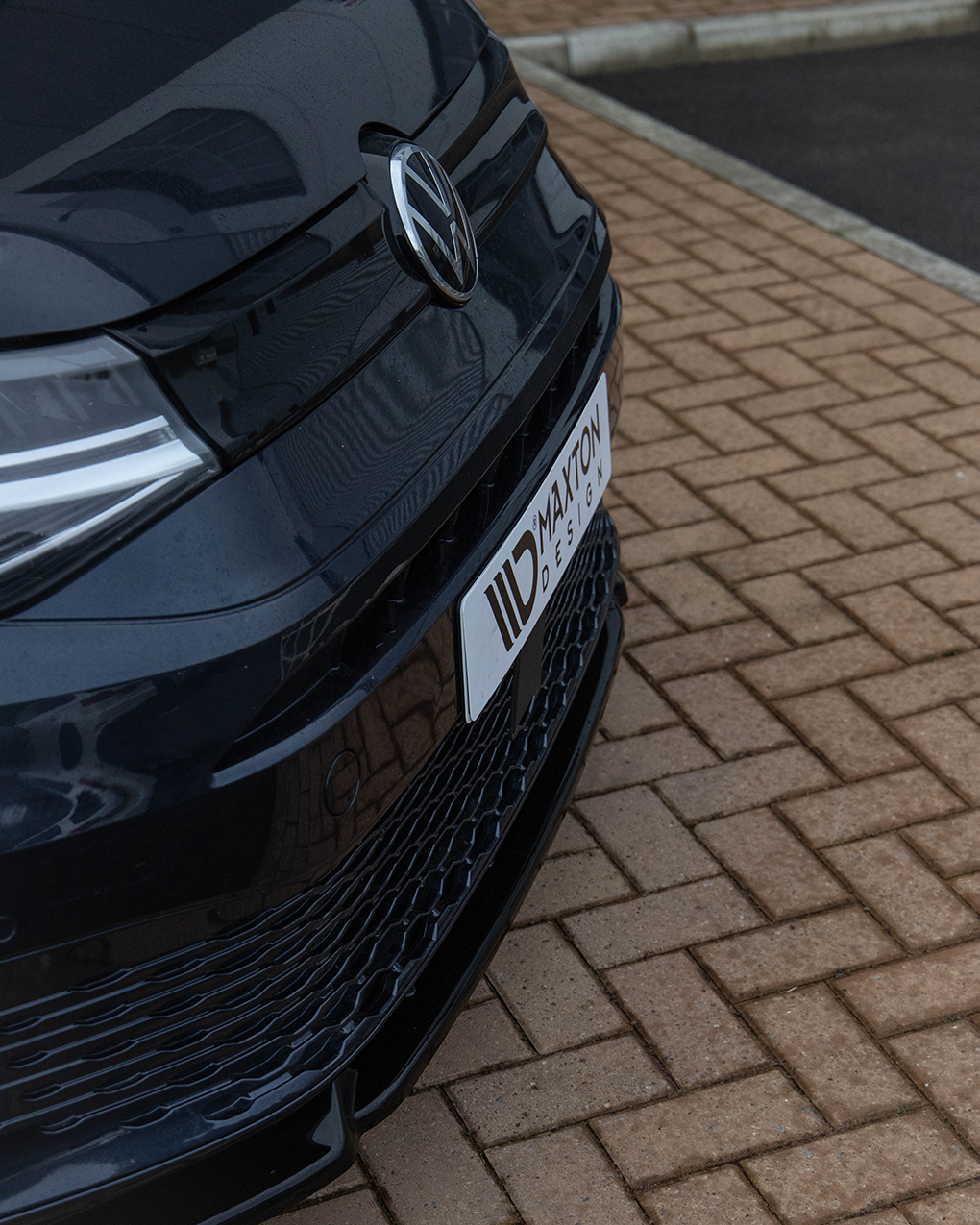 Maxton Design Front Splitter on a VW Caddy