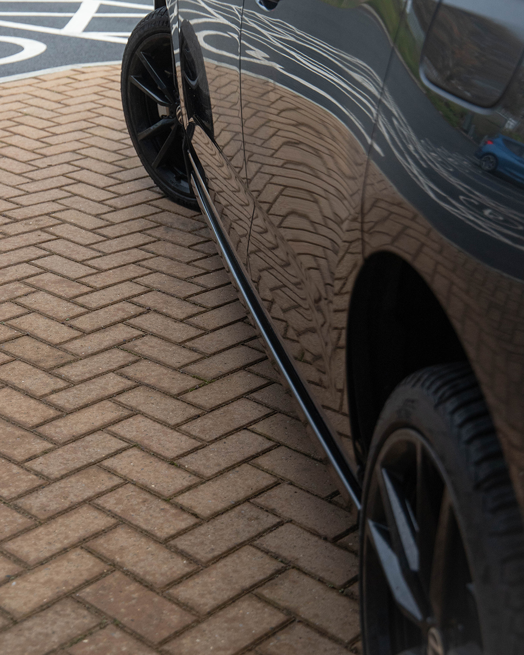 VW Caddy with Maxton Design Side Skirt Diffusers