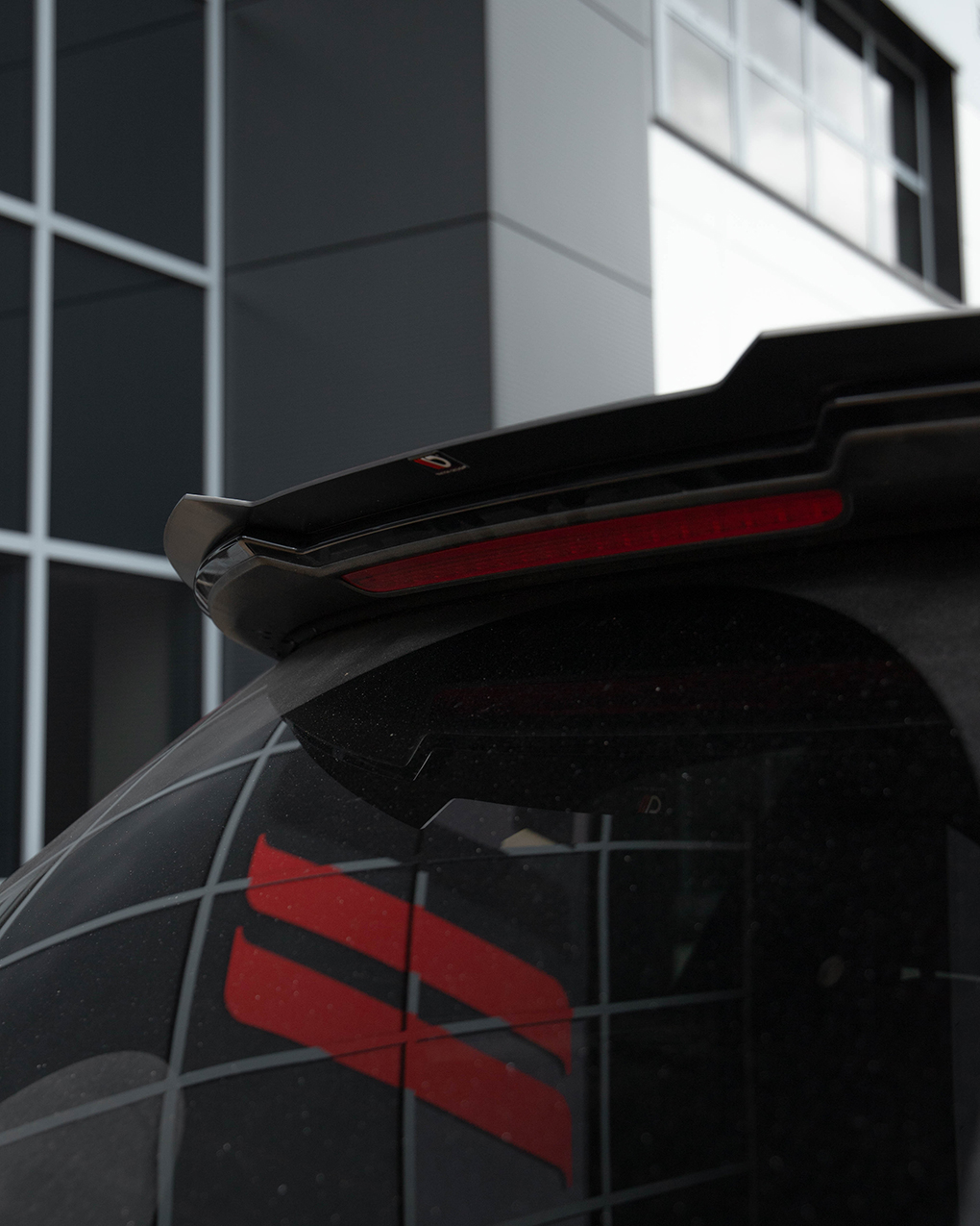 Audi Q7 with Spoiler Cap