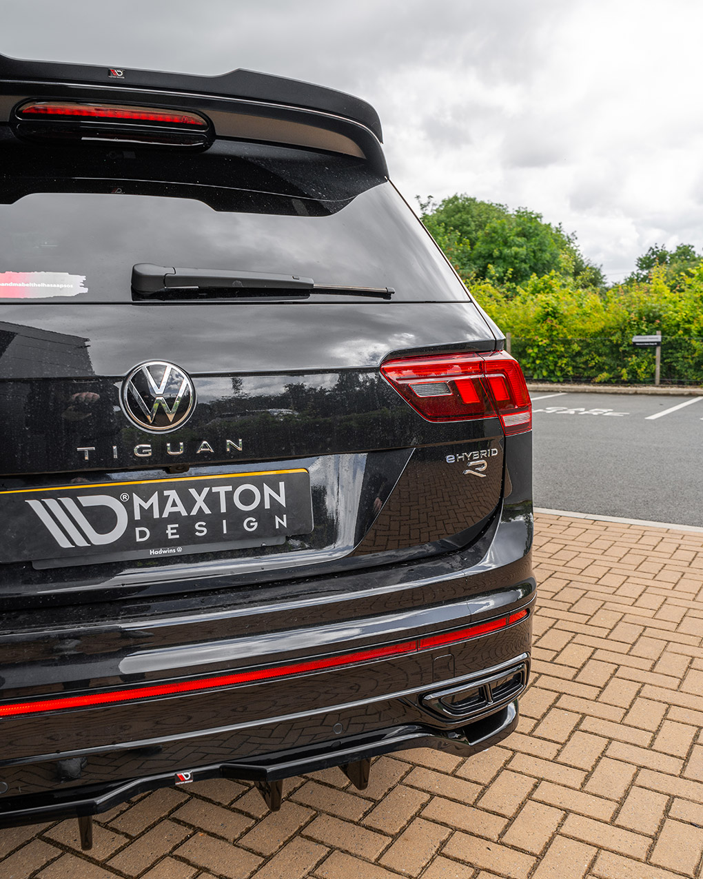 VW Tiguan R-Line Central Rear Splitter