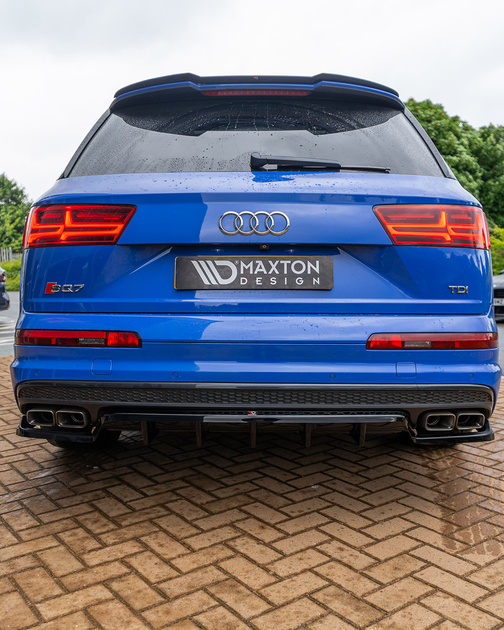 Audi SQ7 Central Rear Splitter