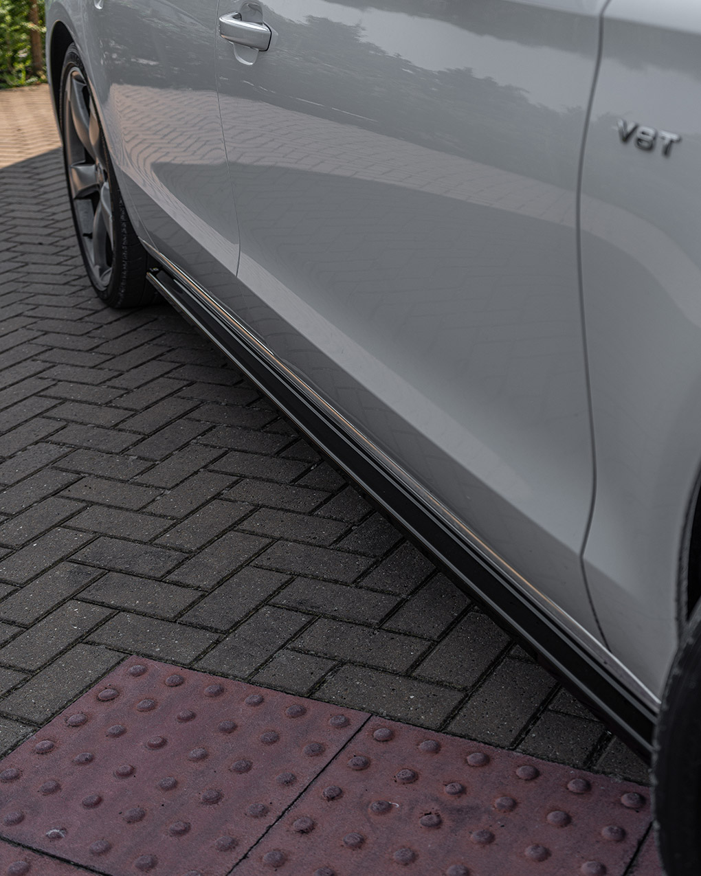 Audi A8 Side Skirt Diffusers