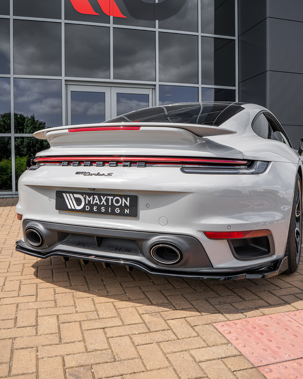 Central Rear Splitter