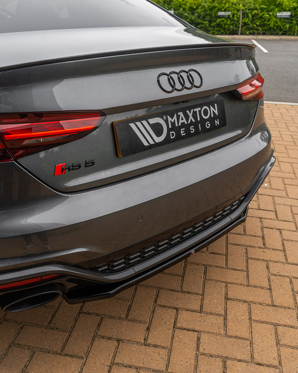 Audi RS5 Central Rear Splitter